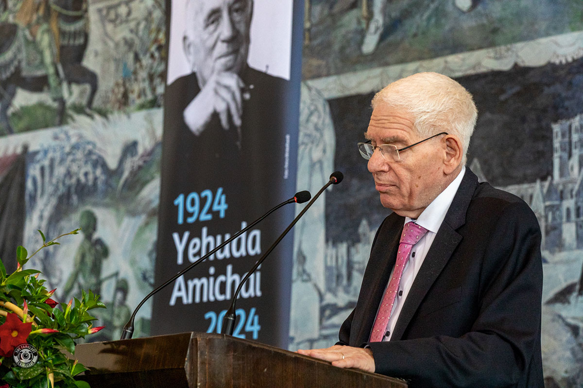 Der Präsident des Zentralrates der Juden in Deutschland, Dr. Josef Schuster, bei seiner Ansprache anläßlich der Gedenkveranstaltung zum 100sten Geburtstag des in Würzburg geborenen Dichters Yehuda Amichai im Ratssaal der Stadt am Main.