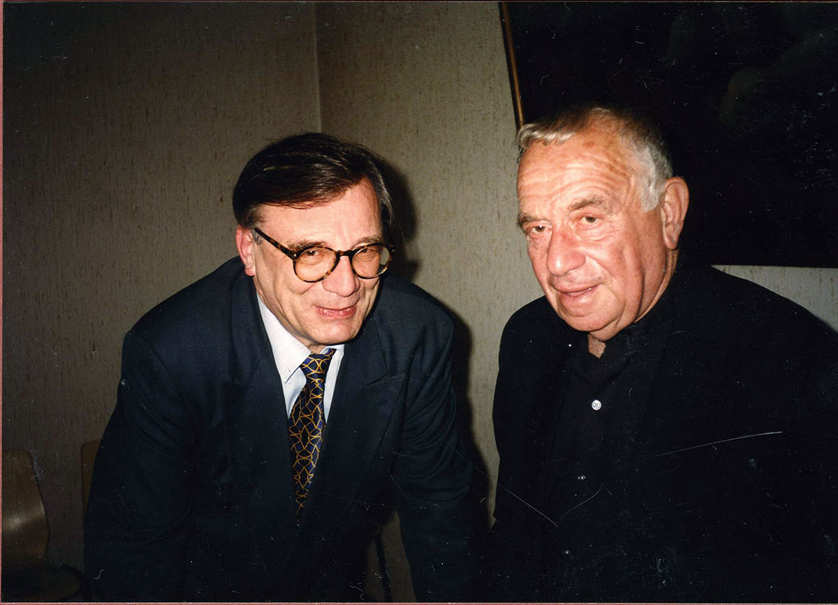 Yehuda Amichai mit seinem Freund, dem Theologen Prof. Dr. Dr. Karlheinz Müller (l), der viele Gedichte Amichais ins Deutsche übertrug.