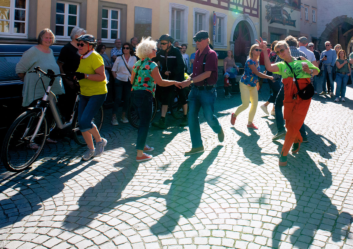 Ohne Musik und Tanz gehen Oldtimer-Treffen gar nicht.