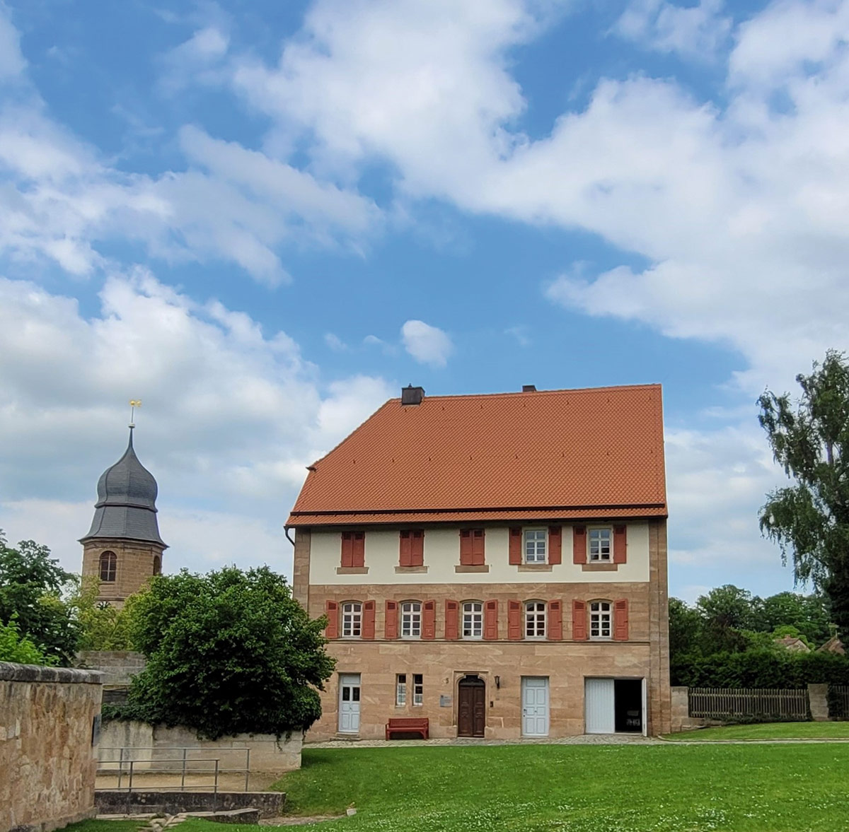 Evangelisch-lutherisches Pfarrhaus im Burghof