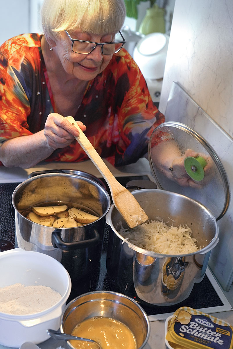 Wer Rosemarie Feser beim Kochen zusehen darf, weiß, das kann nur gut schmecken … und es schmeckt auch ohne Fleisch.