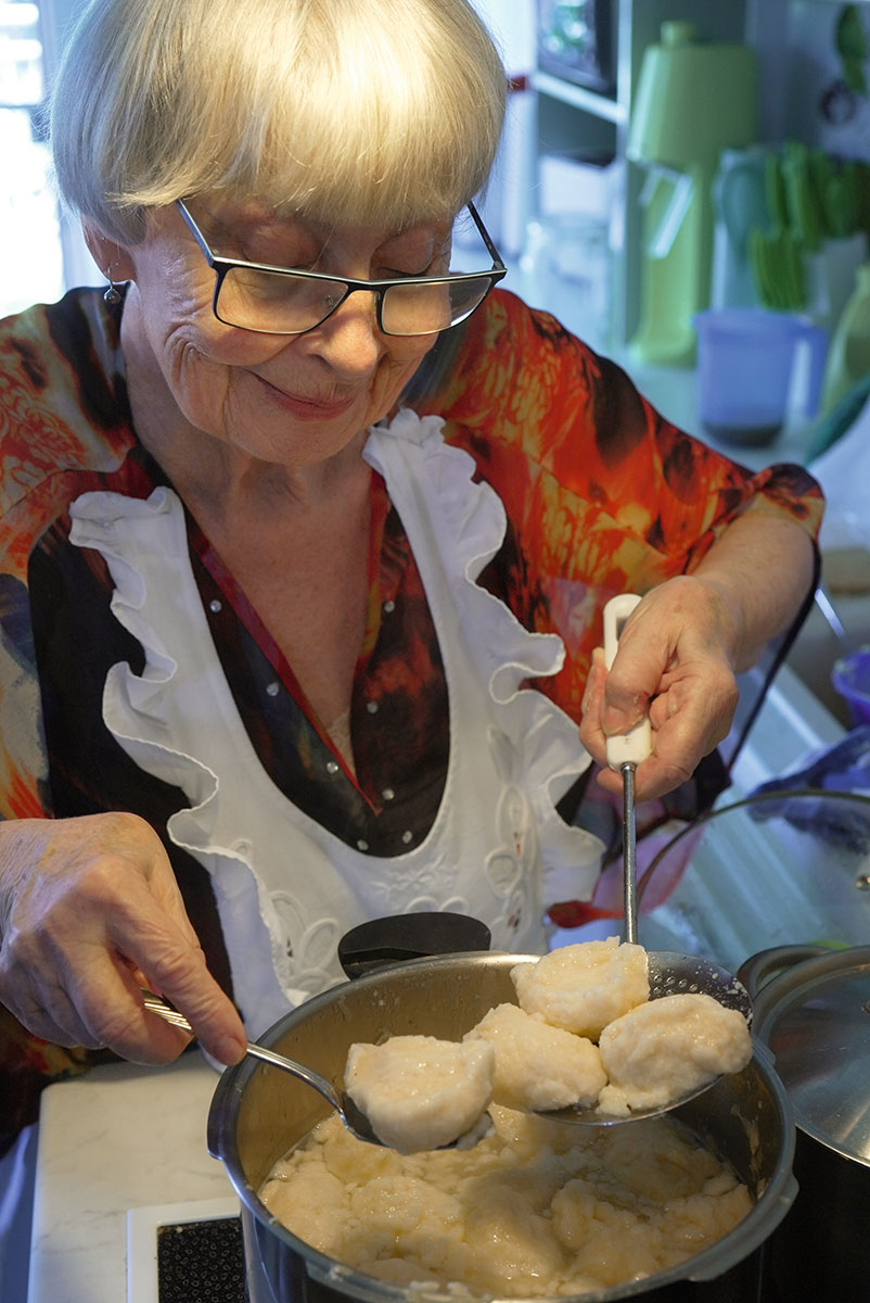 Wer Rosemarie Feser beim Kochen zusehen darf, weiß, das kann nur gut schmecken … und es schmeckt auch ohne Fleisch.